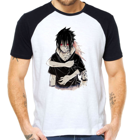 camiseta sasuke marca da maldicao em preto e branco
